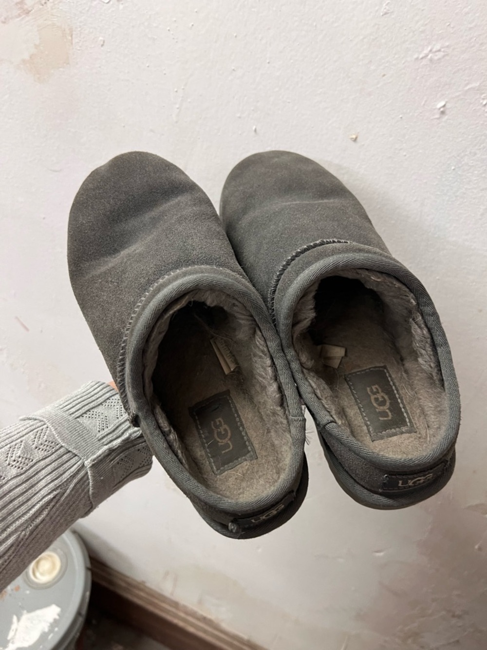 Ugg Grey Slippers Size 8 - Picture 4 of 6